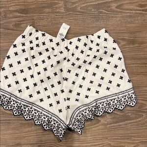 NWT Abercrombie & Fitch Black and White Floral embroidered shorts size Large~$55